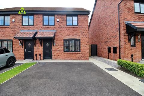 3 bedroom semi-detached house to rent, * ENQUIRE ONLINE ONLY * Lowfield, Westhoughton, BL5 3QP
