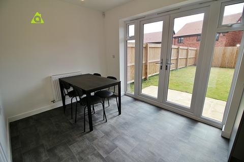 3 bedroom semi-detached house to rent, * ENQUIRE ONLINE ONLY * Lowfield, Westhoughton, BL5 3QP