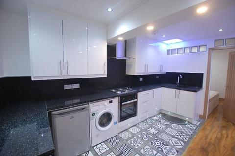 1 bedroom flat to rent, Cambridge Heath Road, London E2