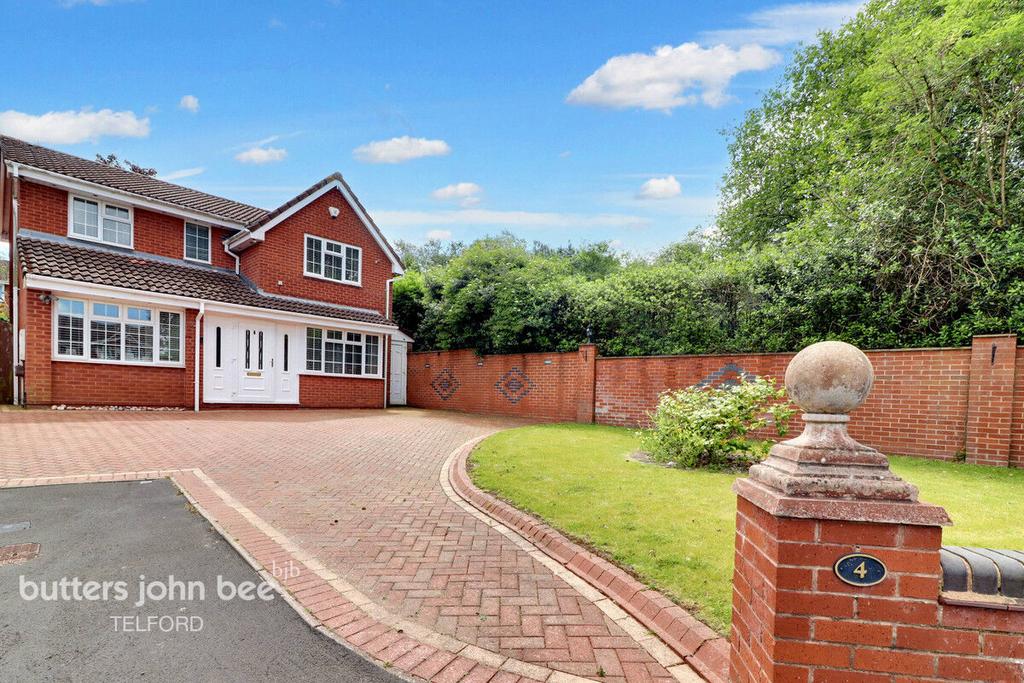 Barberry Close, Telford 4 bed detached house for sale £350,000