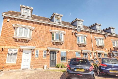 3 bedroom terraced house for sale, Uxbridge Road, Slough SL2