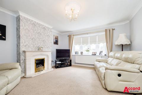 3 bedroom semi-detached house for sale, Clyde Way, Romford, RM1