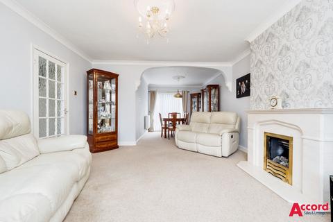 3 bedroom semi-detached house for sale, Clyde Way, Romford, RM1