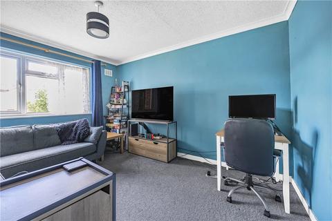 40 Chamberlain Way, Pinner, HA5 2AX