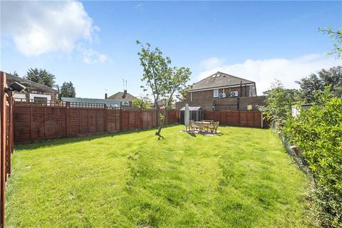 40 Chamberlain Way, Pinner, HA5 2AX