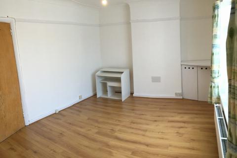 2 bedroom flat to rent, Station road , E4