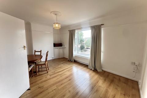 2 bedroom flat to rent, Station road , E4