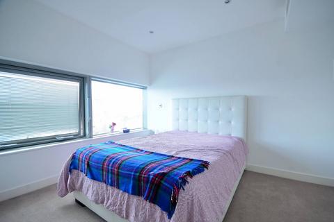 2 bedroom flat to rent, Landmark East Tower, Docklands, London, E14