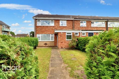 3 bedroom end of terrace house for sale, St Michaels Close, Thetford