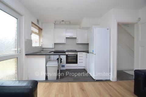 3 bedroom end of terrace house to rent, Kelso Gardens, Hyde Park LS2