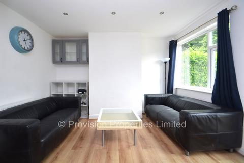 4 bedroom end of terrace house to rent, Kelso Gardens, Hyde Park LS2