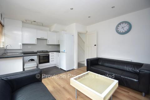 4 bedroom end of terrace house to rent, Kelso Gardens, Hyde Park LS2