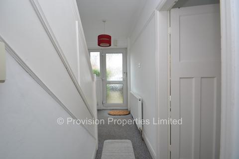 4 bedroom end of terrace house to rent, Kelso Gardens, Hyde Park LS2