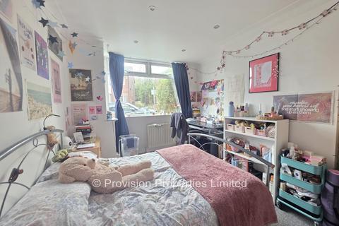 4 bedroom end of terrace house to rent, Kelso Gardens, Hyde Park LS2