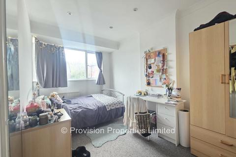 4 bedroom end of terrace house to rent, Kelso Gardens, Hyde Park LS2