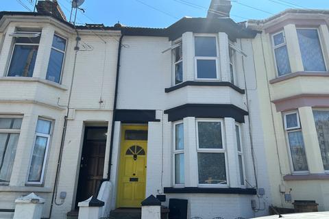 1 bedroom flat to rent, Richmond Road, Gillingham ME7