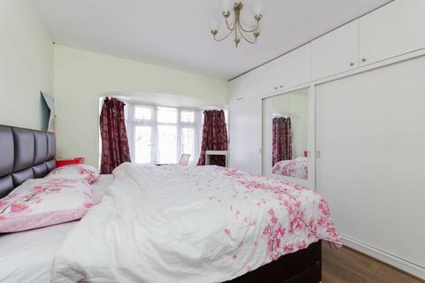 3 bedroom house to rent, Hollickwood Avenue, Friern Barnet, London, N12