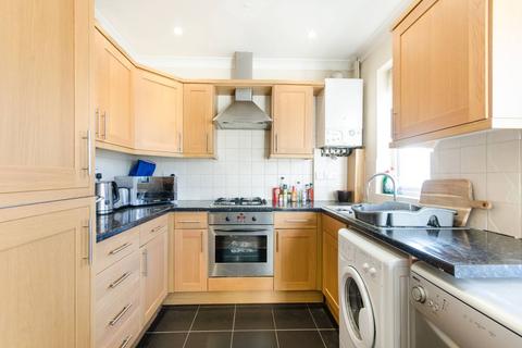 3 bedroom maisonette to rent, St Barnabas Road, Mitcham, CR4