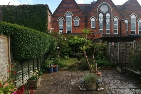 3 Hanman Road, Gloucester, GL1 4TG