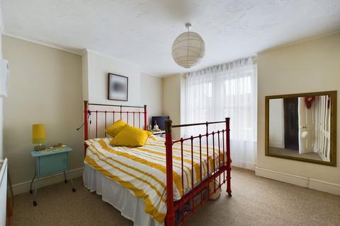 3 Hanman Road, Gloucester, GL1 4TG