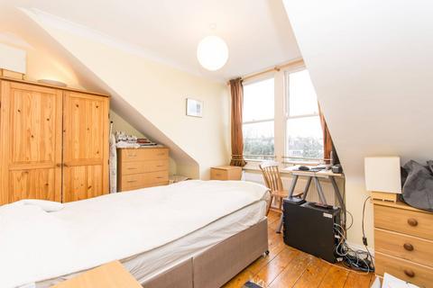 2 bedroom flat to rent, Walm Lane, Willesden, London, NW2