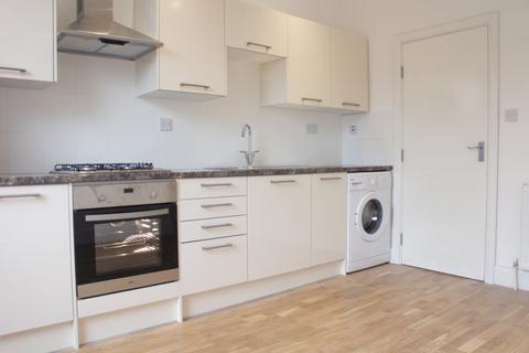 2 bedroom flat to rent, Stanlake Road, Shepherds Bush, W12