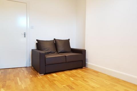 2 bedroom flat to rent, Stanlake Road, Shepherds Bush, W12
