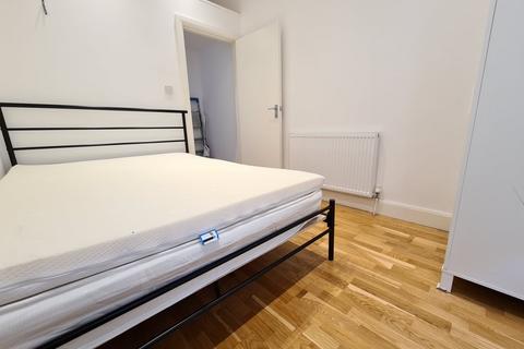 2 bedroom flat to rent, Stanlake Road, Shepherds Bush, W12