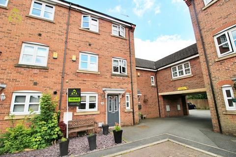 4 bedroom townhouse for sale, Hydrangea Close, Westhoughton, Bolton, BL5 2TF