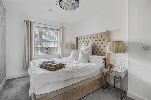 2 bedroom apartment for sale, Roper Crescent, Sunbury-on-Thames, Surrey, TW16