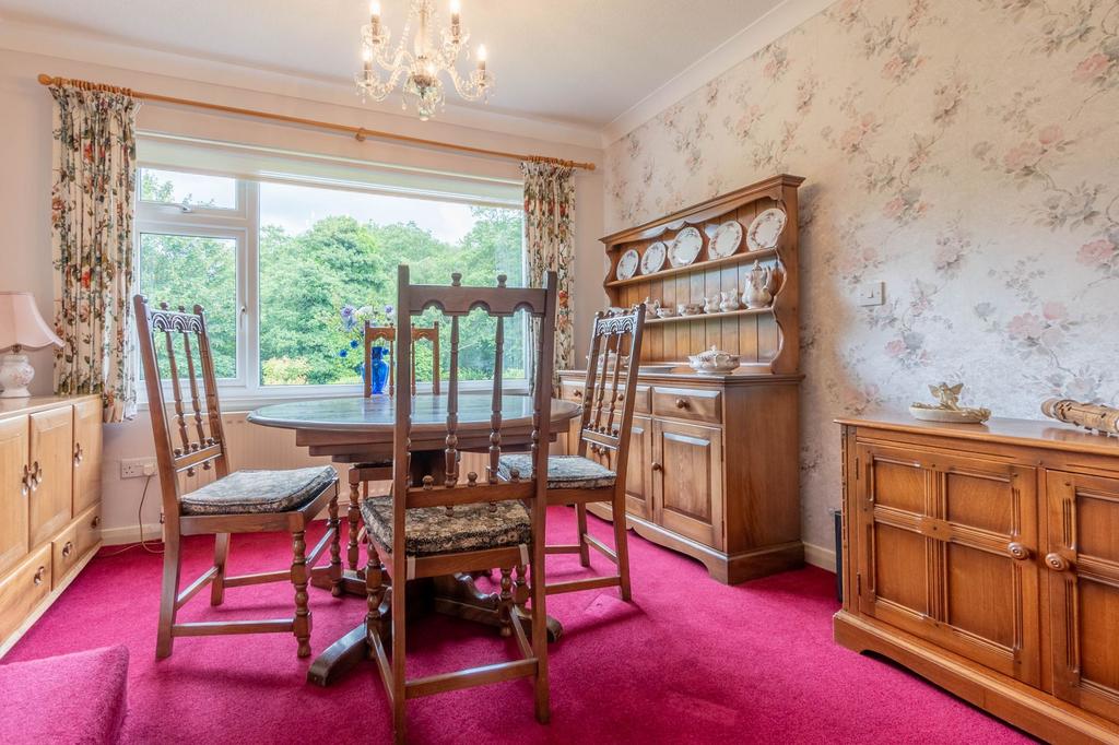 Bedroom/dining room