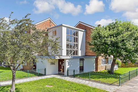 2 bedroom ground floor flat for sale, Hillrise Road, Romford, Essex