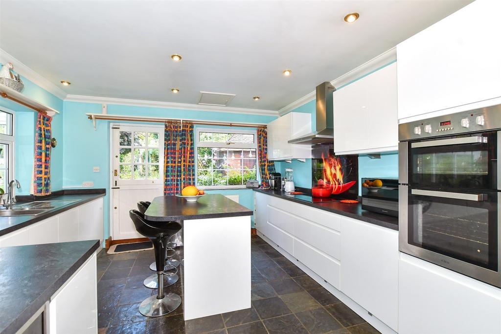 Kitchen/ Breakfast Room
