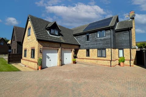 5 bedroom detached house for sale, Littlebury Close