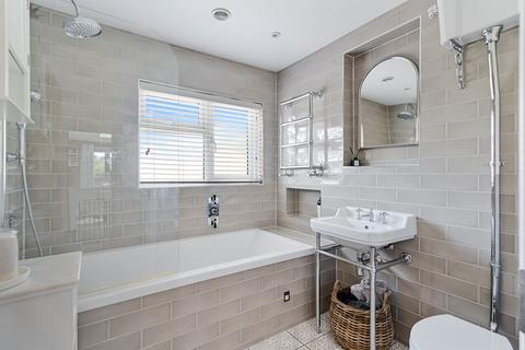 68 Coronation Road, East Grinstead, RH19 4AL
