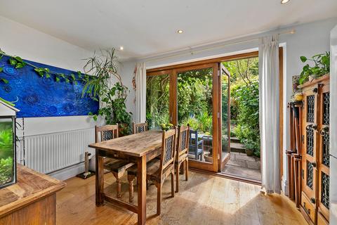 2 bedroom terraced house for sale, York Road Teddington