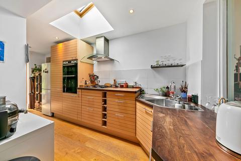 2 bedroom terraced house for sale, York Road Teddington