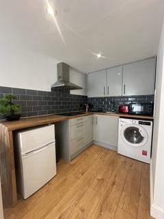 Studio to rent, Hale Drive, London, NW7