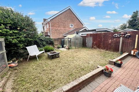 3 bedroom end of terrace house for sale, Great Thomas Close, Rhoose, CF62