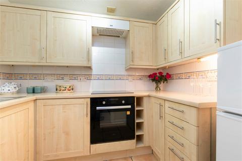 1 bedroom flat for sale, Sheldons Court, Winchcombe Street, Cheltenham, GL52