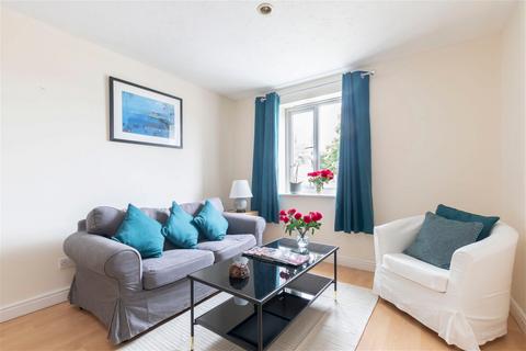 1 bedroom flat for sale, Sheldons Court, Winchcombe Street, Cheltenham, GL52