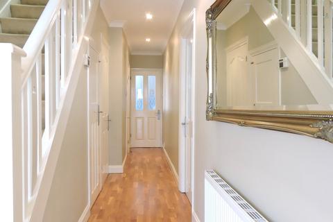 4 bedroom end of terrace house for sale, Beltona Gardens, Cheshunt, Waltham Cross, EN8