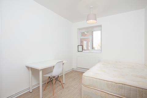 3 bedroom flat to rent, Buxton Street, London E1