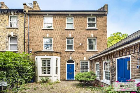 5 bedroom terraced house for sale, Rust Square, Camberwell, SE5