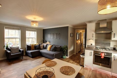 2 bedroom flat to rent, Brooklands, Haywards Heath, RH16