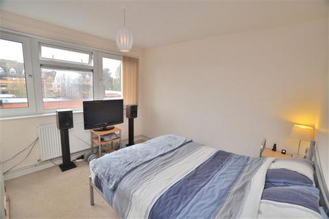 1 bedroom apartment to rent, High Road, South Woodford, E18