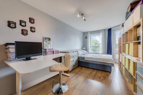 2 bedroom flat for sale, Galleons View, 1 Stewart Street, London