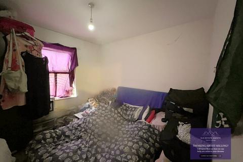 2 bedroom apartment for sale, Athlone Grove, Leeds LS12