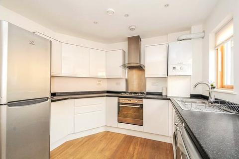 2 bedroom apartment to rent, Green Lanes, Palmers Green, London, N13