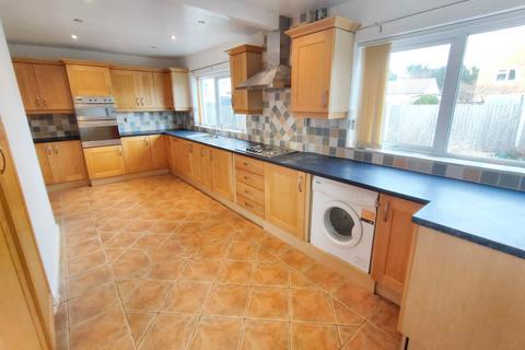 3 bedroom semi-detached house to rent, Wyatt Road, Sutton Coldfield B75